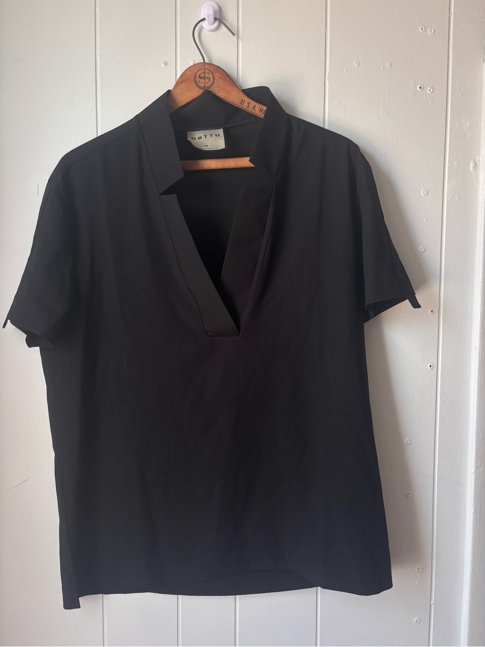 ORTTU Men’s Black Short Sleeve V-Neck Shirt size M